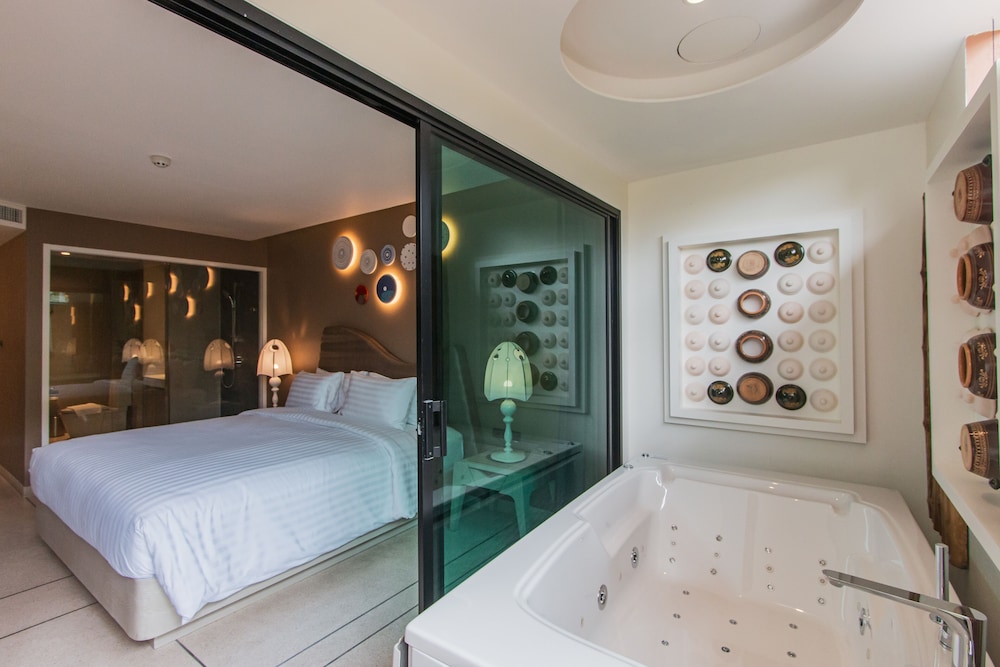 Superior Double Room with Jacuzzi - Photo 8