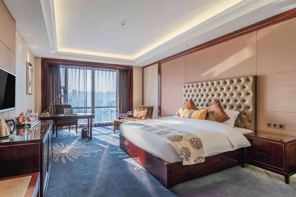 Elite Room, 1 King Bed, Non Smoking, Mountain View photo 1