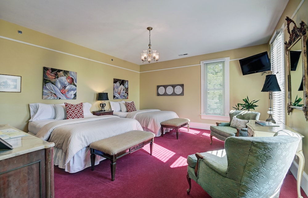 Hamilton Double Suite photo 1