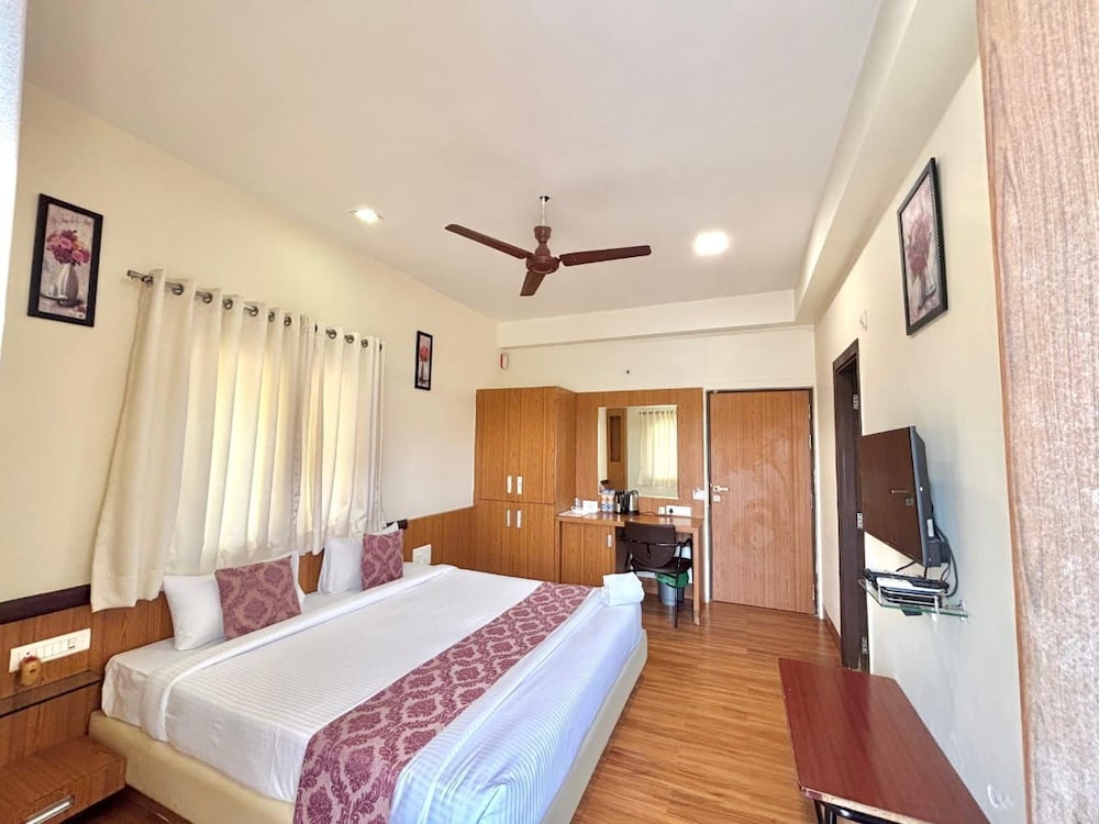 Deluxe Room, Balcony, City View