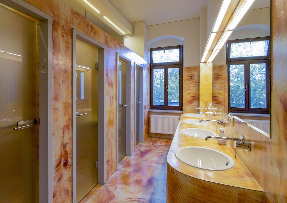 Basic Shared Dormitory, Shared Bathroom photo 3