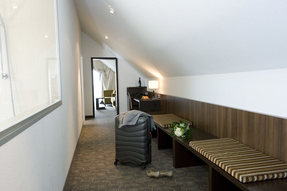 Suite, 1 Bedroom, Balcony photo 2