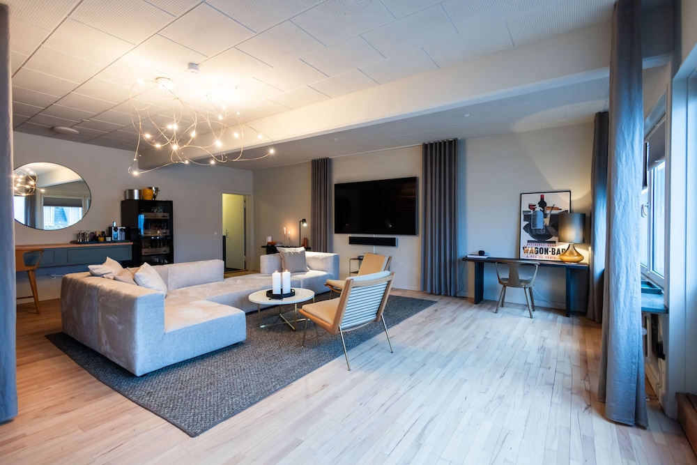 Superior Penthouse thumbnail 5