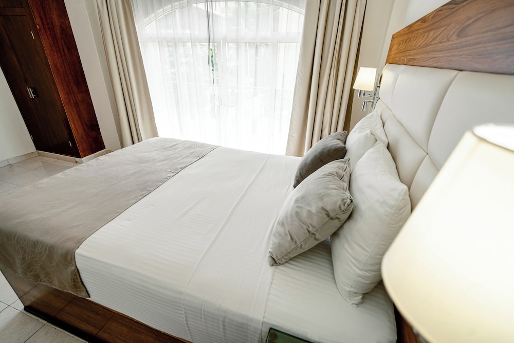 Junior Double Room, 2 Double Beds, City View, Tower - Photo 6