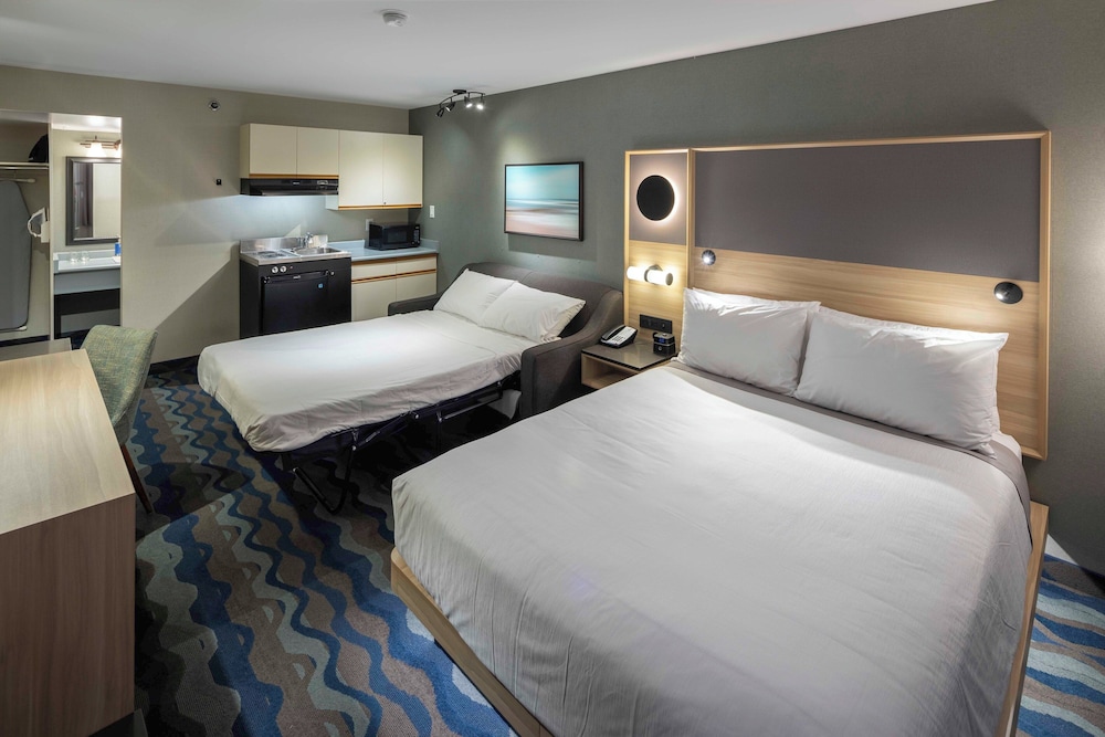 One Queen Bed Kitchenette photo 1