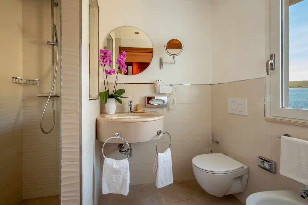 Classic Double Room, Partial Sea View - Photo 4