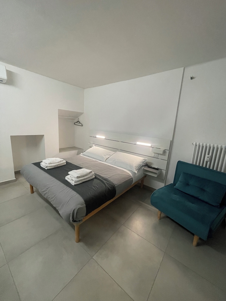 Double Room, 1 Queen Bed