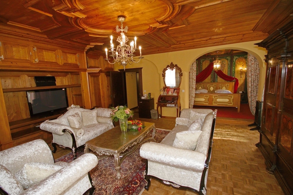 Senior Suite - Photo 3