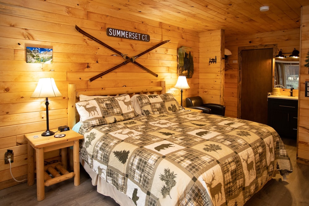 Deluxe Room, 1 King Bed, Fireplace