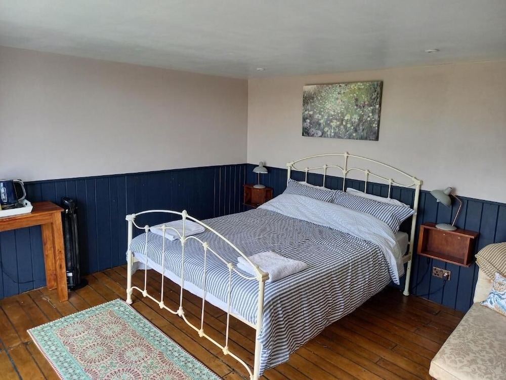 Classic Double Room, Ensuite, Marina View photo 1