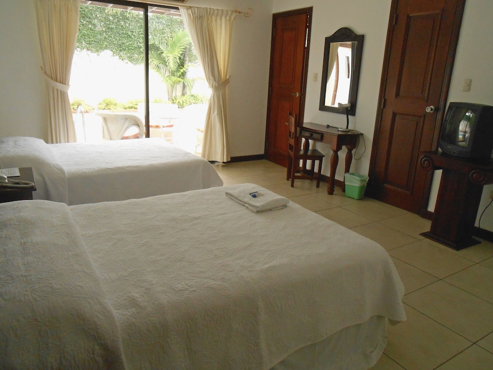 Standard Triple Room, 3 Twin Beds photo 1