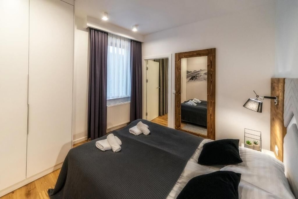 Deluxe Apartment (118 with SPA, Pool access)