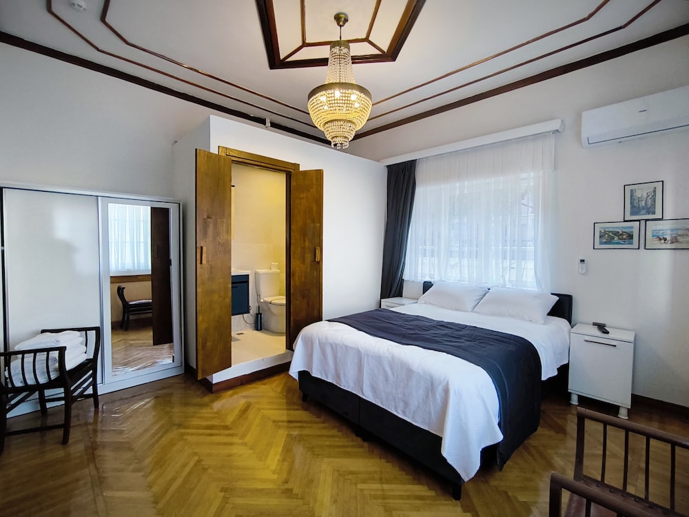 Deluxe Double Room, Courtyard View photo 3