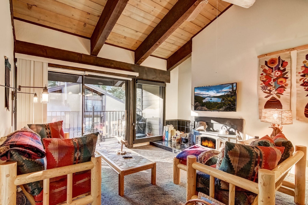 Condo, 2 Bedrooms, Mountain View (Alpine Meadows Peak) photo 1