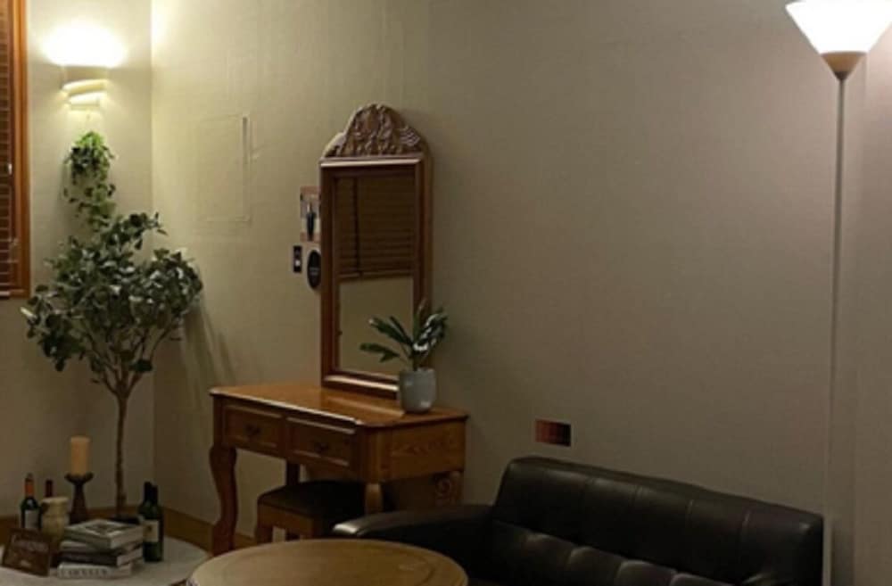 Basic Twin Room, Men only photo 3