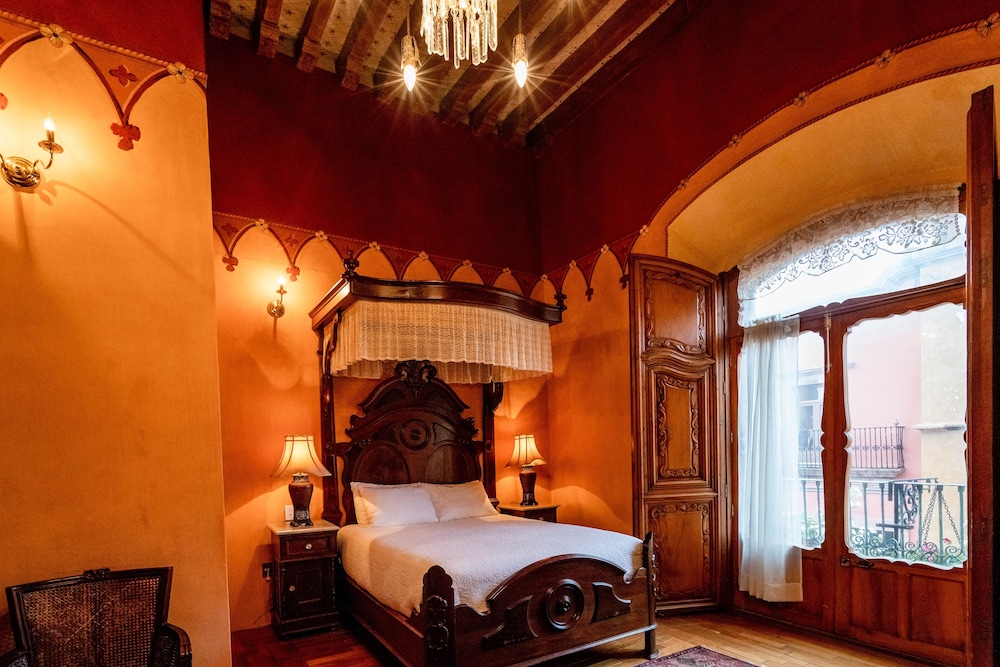 Royal Studio Suite, 1 King Bed - Photo 5