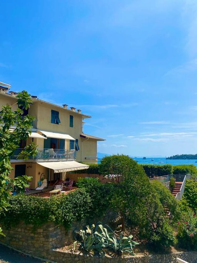 Apartment, Smoking photo 1