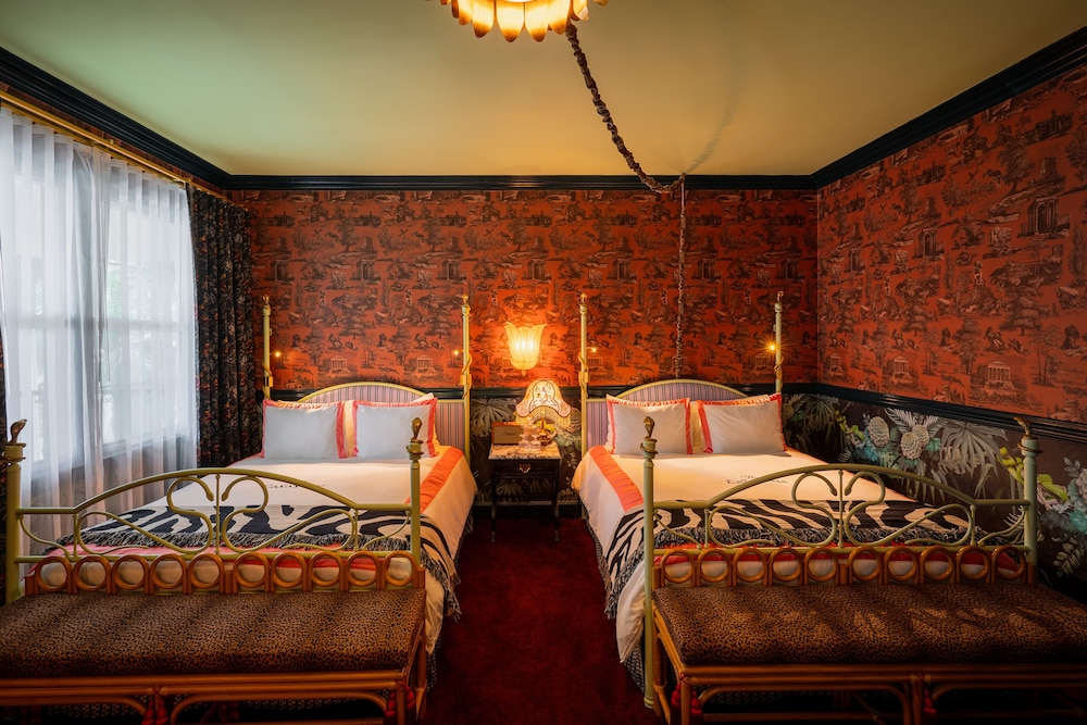 Classic Room, 2 Queen Beds, Accessible