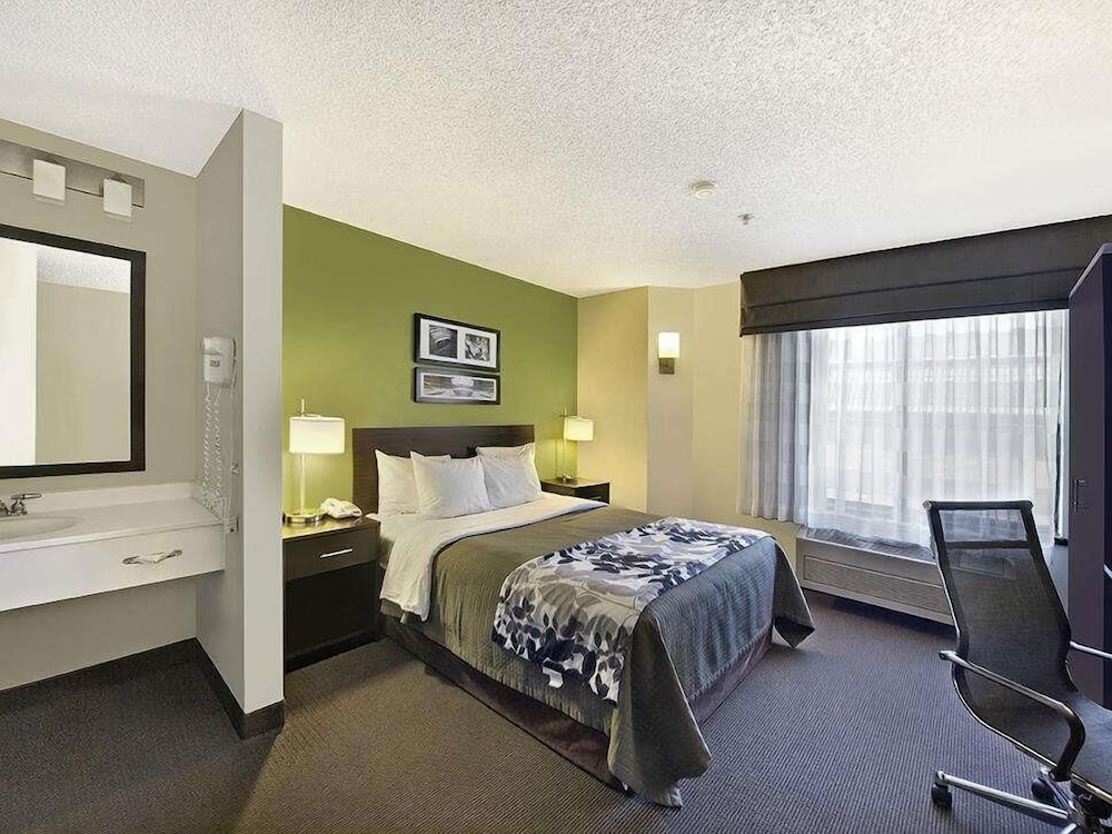 Room, 2 Queen Beds, Non Smoking - Photo 1