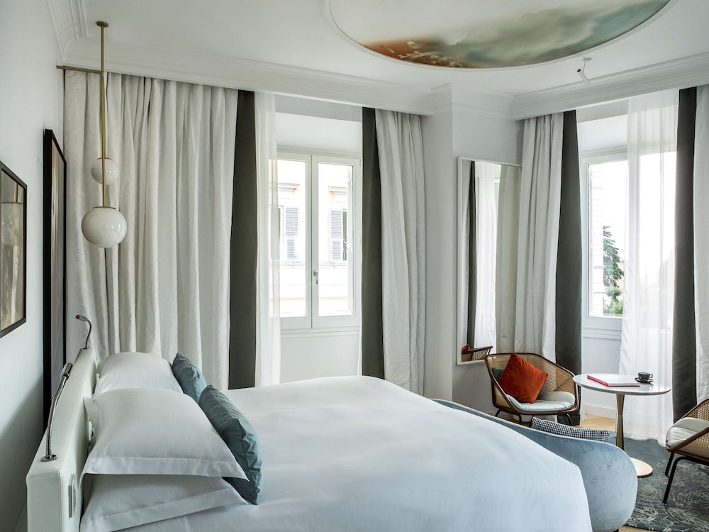 Premium Room, 1 King Bed (Luxury) thumbnail 6