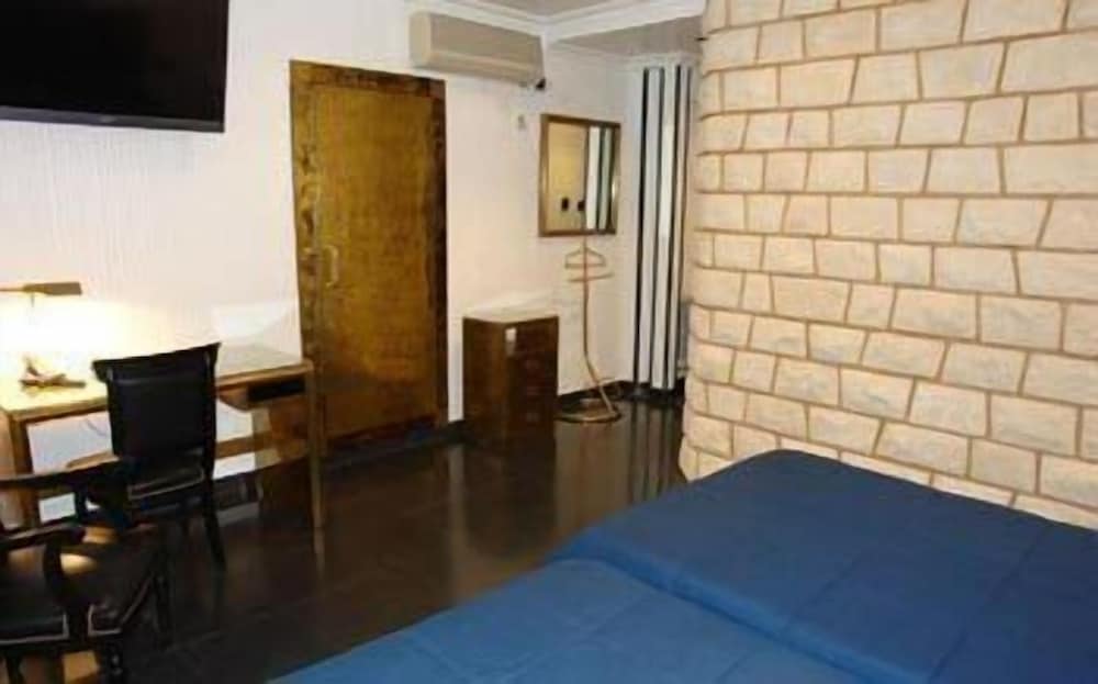 Double Room Single Use, 1 King Bed - Photo 4