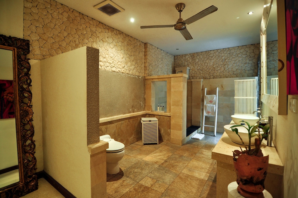 Arwana 4 Bedroom, Private Pool photo 2
