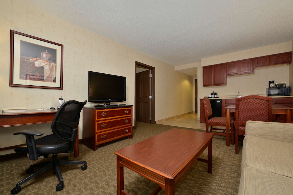 Suite, 1 King Bed, Accessible (Hearing) - Photo 5