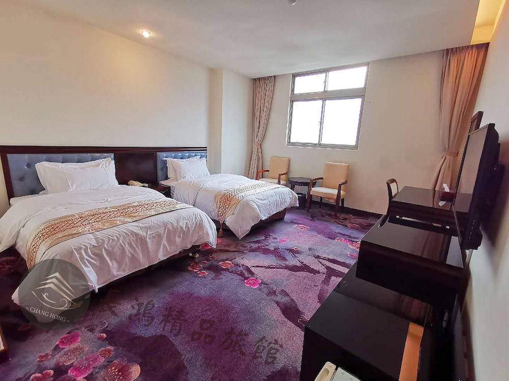 Signature Suite, Multiple Beds, Non Smoking, Partial Ocean View photo 2