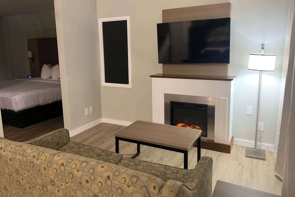Suite, Multiple Beds, Non Smoking - Photo 10