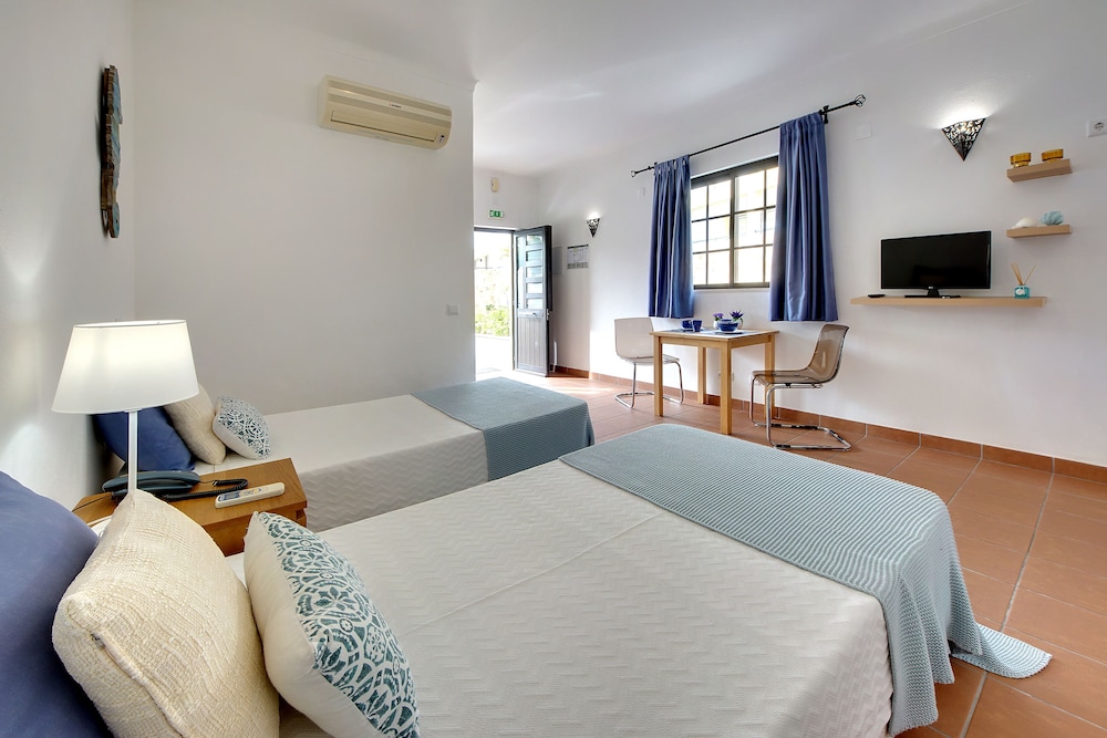 Studio, 2 Twin Beds
