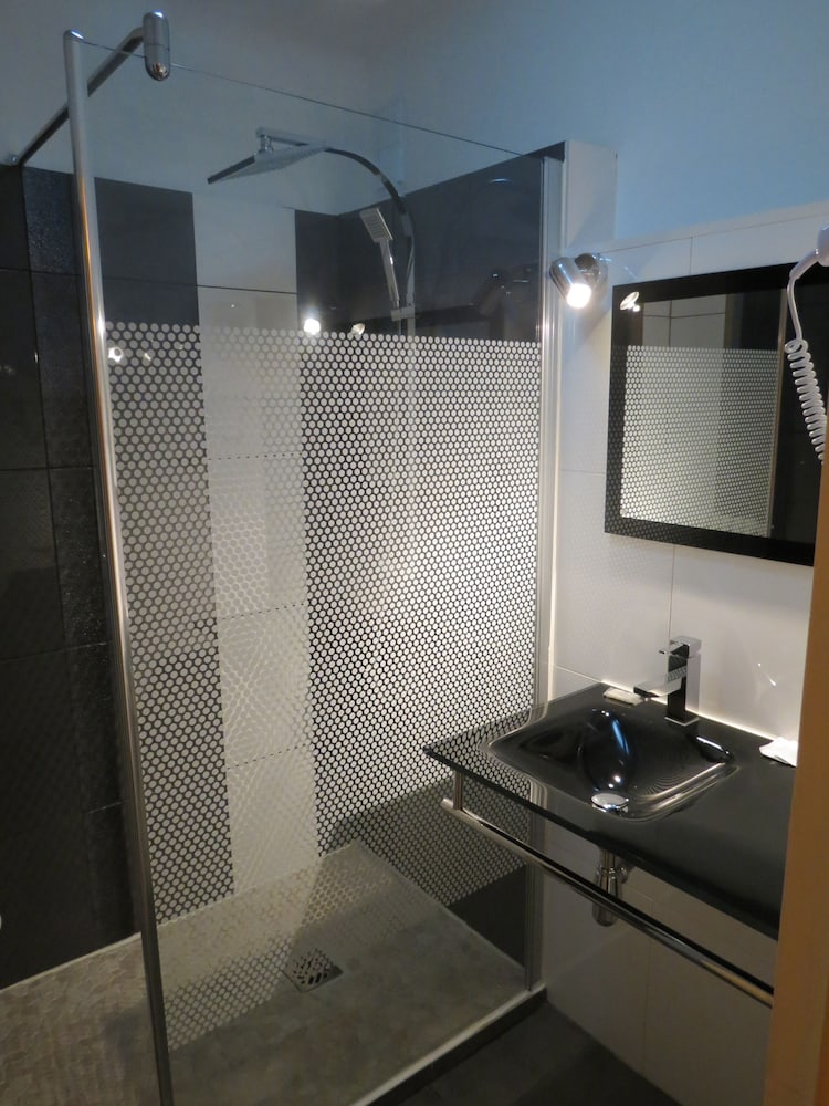 Standard Double Room Single Use photo 3