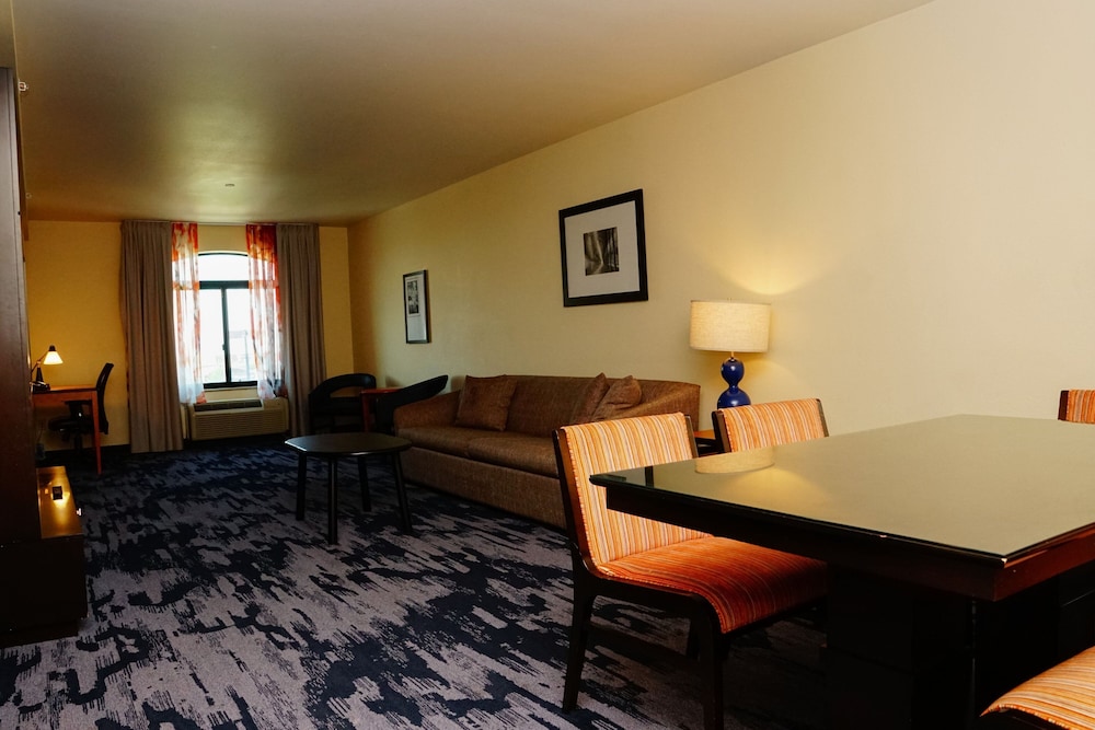 Suite, 1 Bedroom (Mobility/Hearing Accessible, Tub)