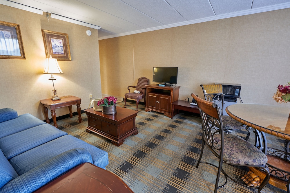River-view Room, King Suite with Jetted tub and Balcony photo 3