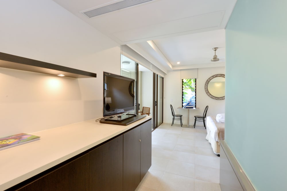 Deluxe Studio with Spa Bath photo 3