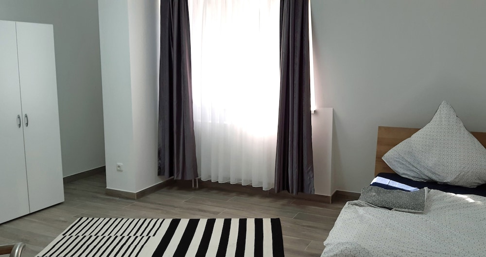 Standard Single Room, Shared Bathroom photo 1