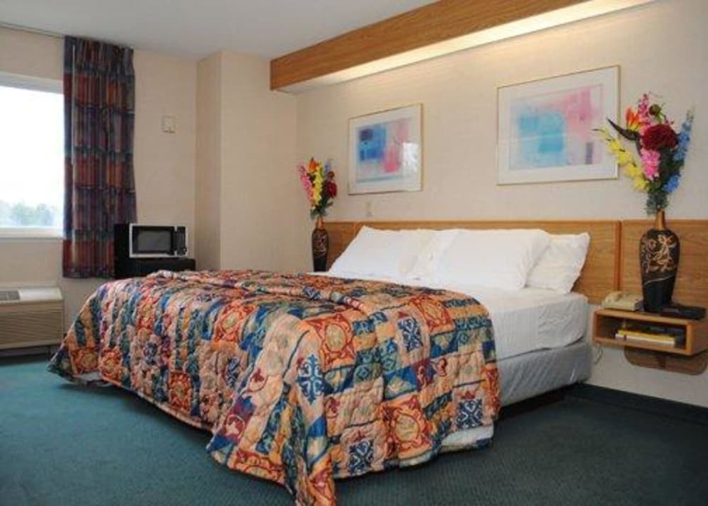Standard Room, 1 King Bed, Non Smoking - Photo 1