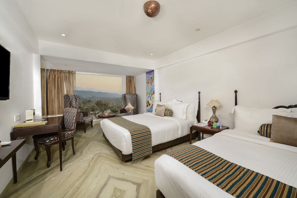 Premier Suite, 2 Queen Beds, Bathtub, River View - Photo 1
