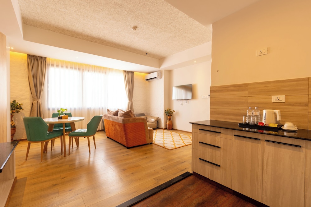 Executive Room - Photo 7