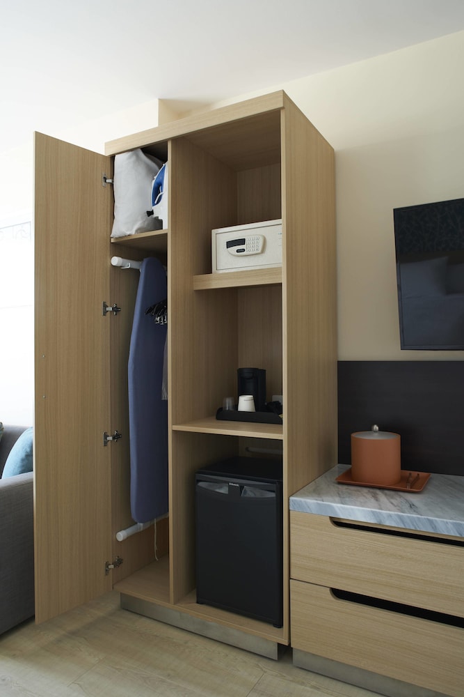 Room, 2 Double Beds photo 2