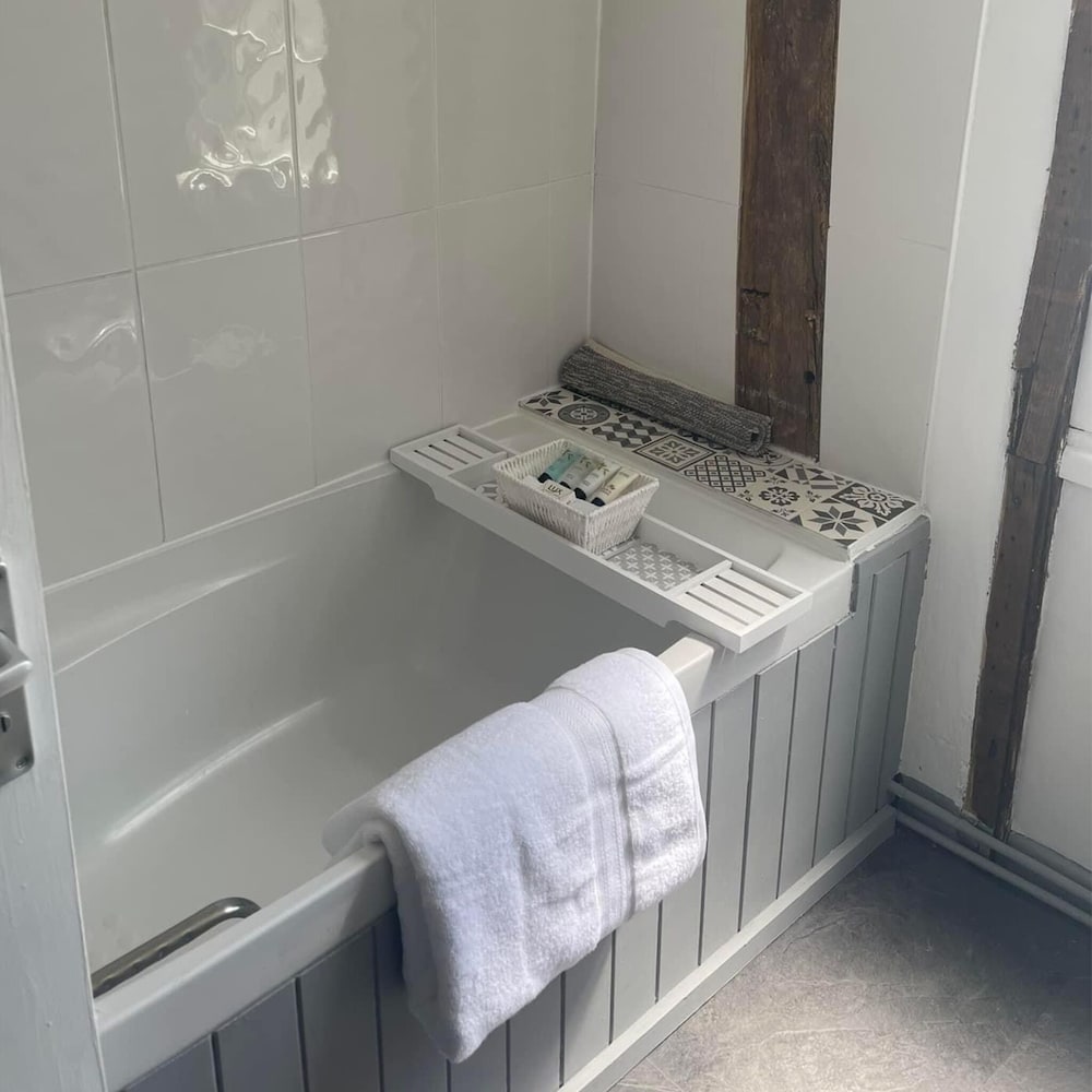 Superior Suite, Ensuite, Garden View photo 3