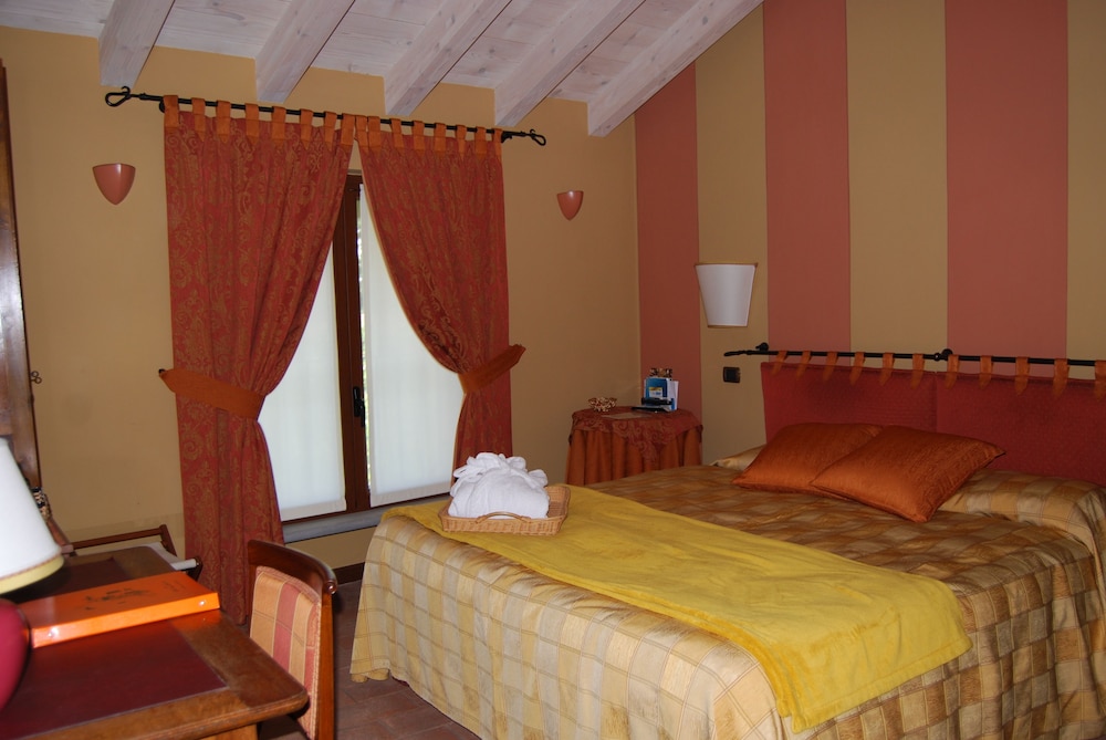 Classic Double or Twin Room photo 3
