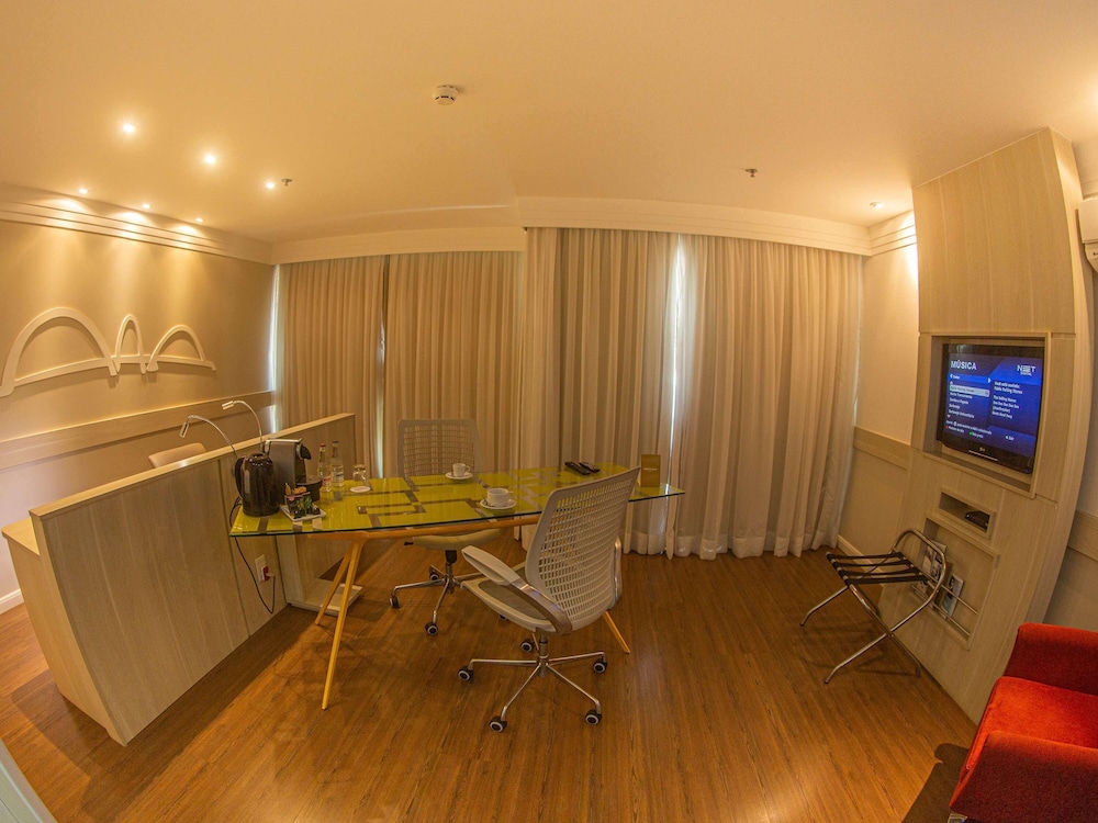 Superior Suite, 1 Queen Bed with Sofa bed - Photo 4