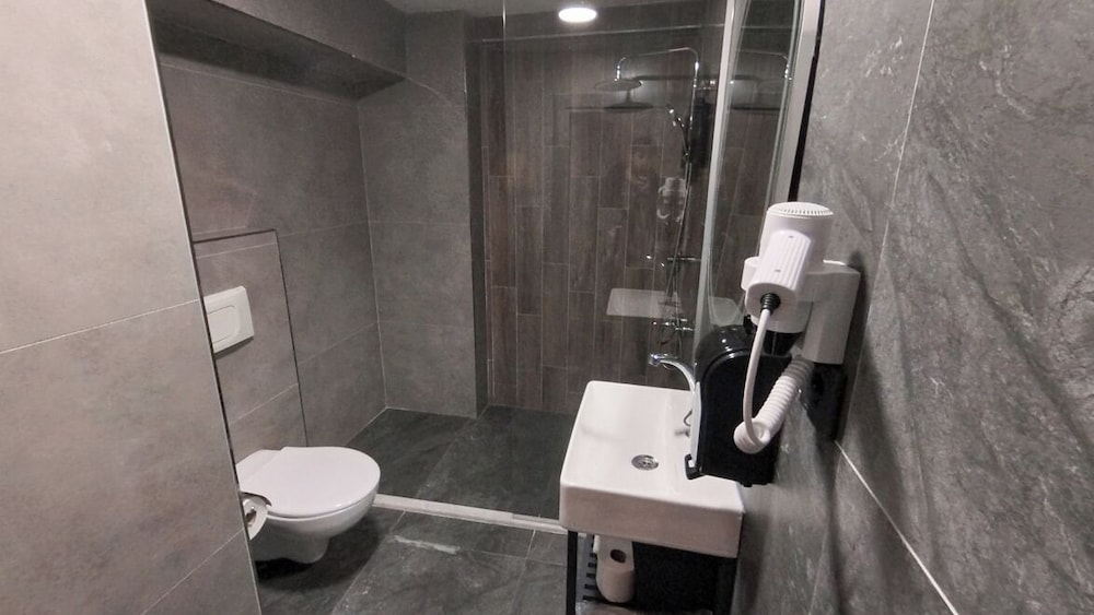 Comfort Room photo 2