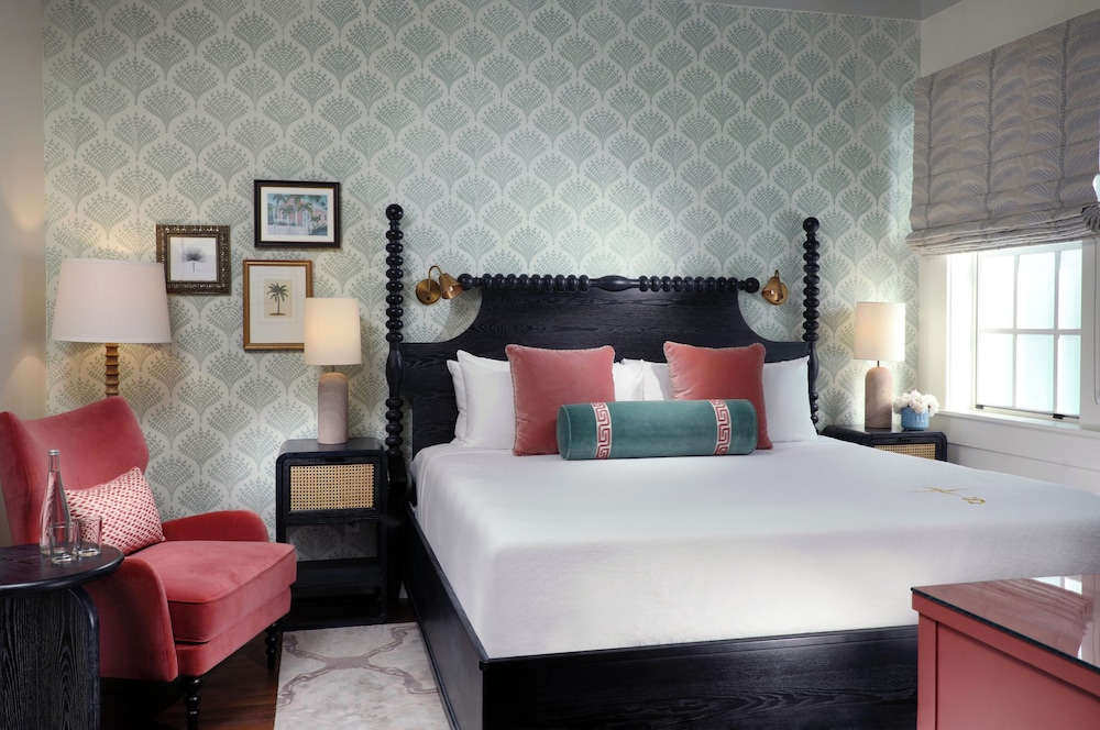 Newly Renovated - Avalon One King photo 2