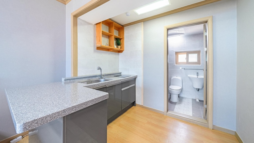 Basic Room, 2 Bedrooms (Iris)