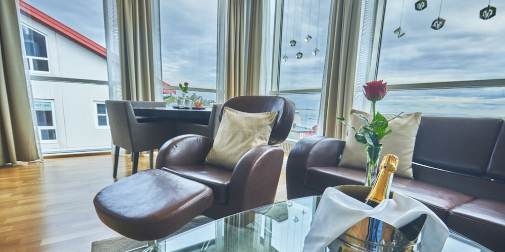 Deluxe Suite, 1 Bedroom, Sea View photo 3