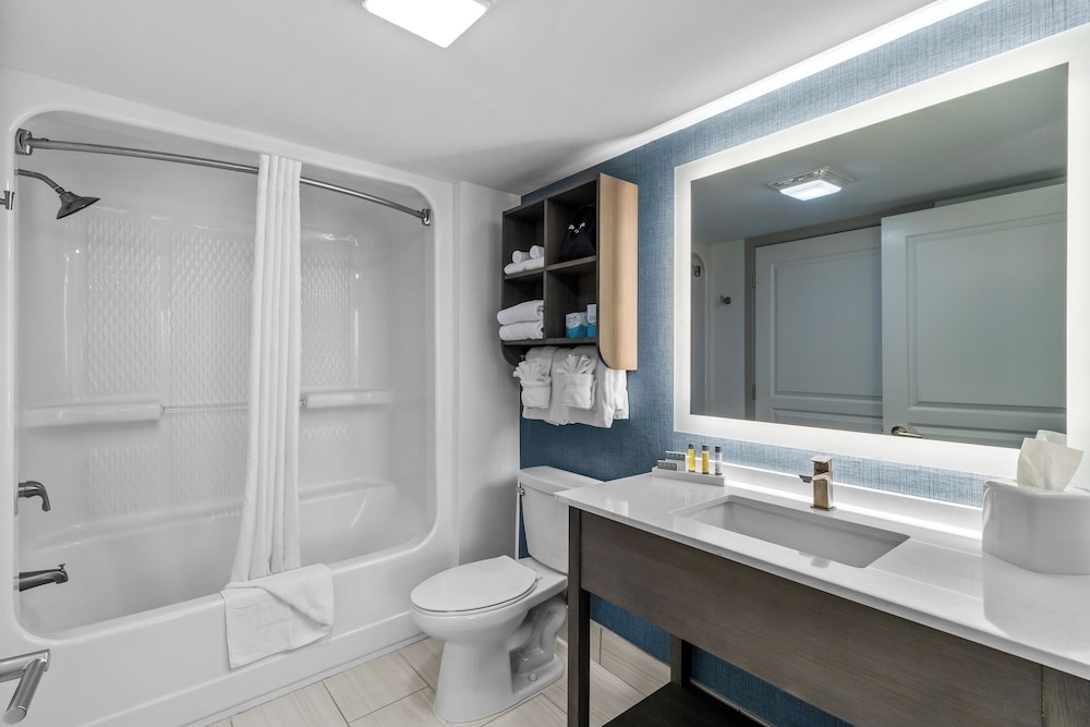 Mariner Ocean View Deluxe Two Bedroom Condo - Photo 16