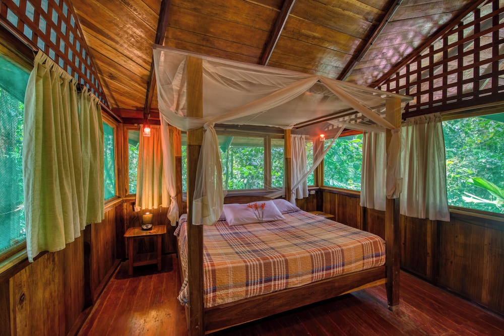 Exclusive Tree House, 2 Bedrooms, Hot Tub, Garden View