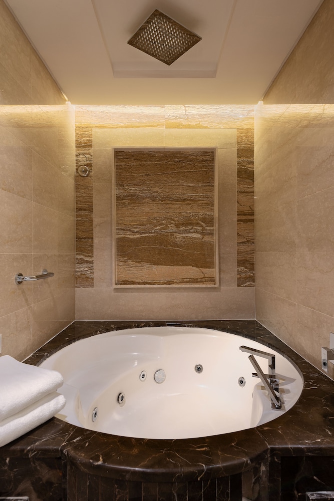 Executive Suite photo 3