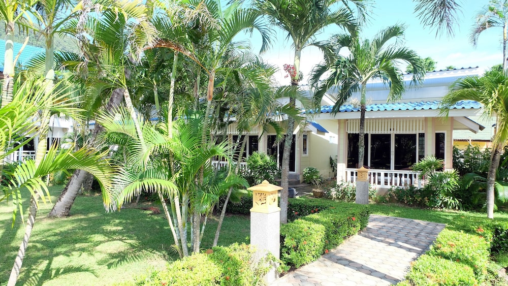 Bungalow, Pool View - Photo 15